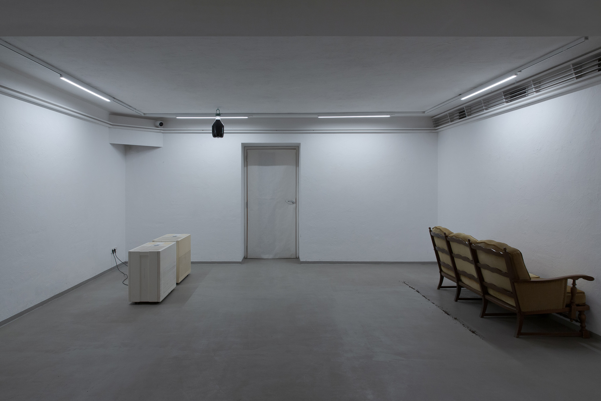 installation “ pools on the veranda” by Raphael Pohl, shown at ECK-Museum of Art