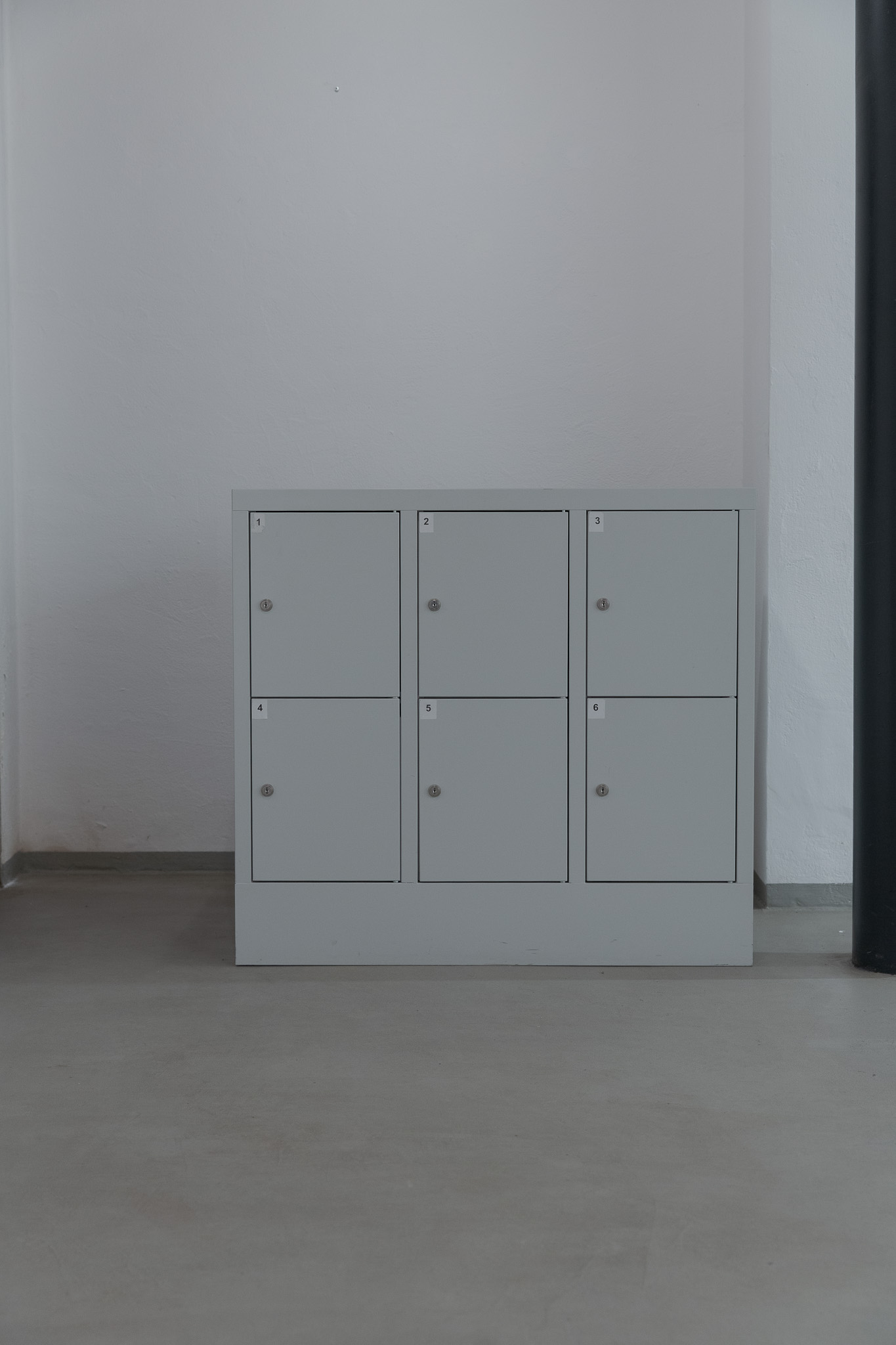 installation “ pools on the veranda” by Raphael Pohl, shown at ECK-Museum of Art