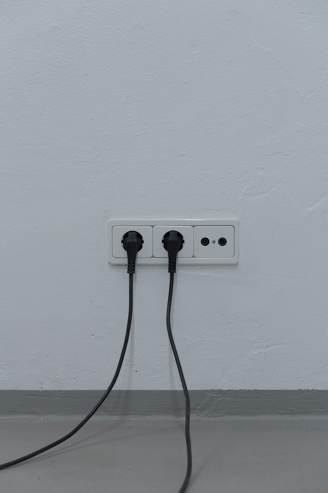 installation “ pools on the veranda” by Raphael Pohl, shown at ECK-Museum of Art